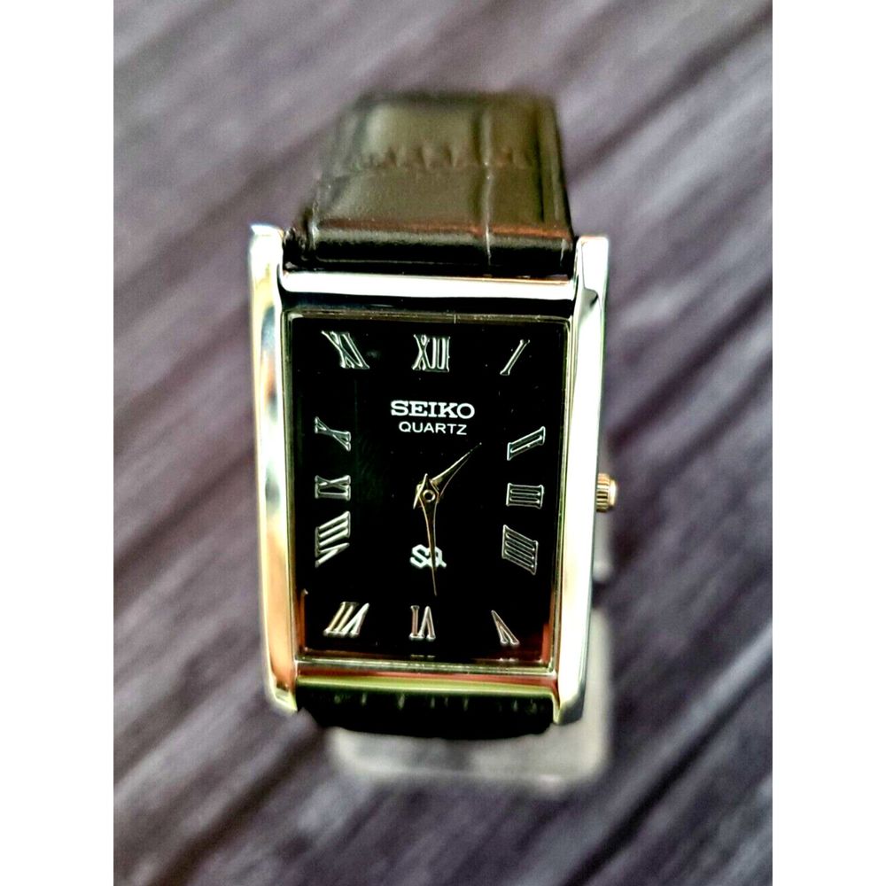 Vintage NOS Seiko Men Tank Rectangular Black Leather band Dress Watch Be…‎